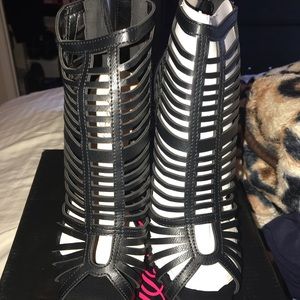 Black Brand New Heels!